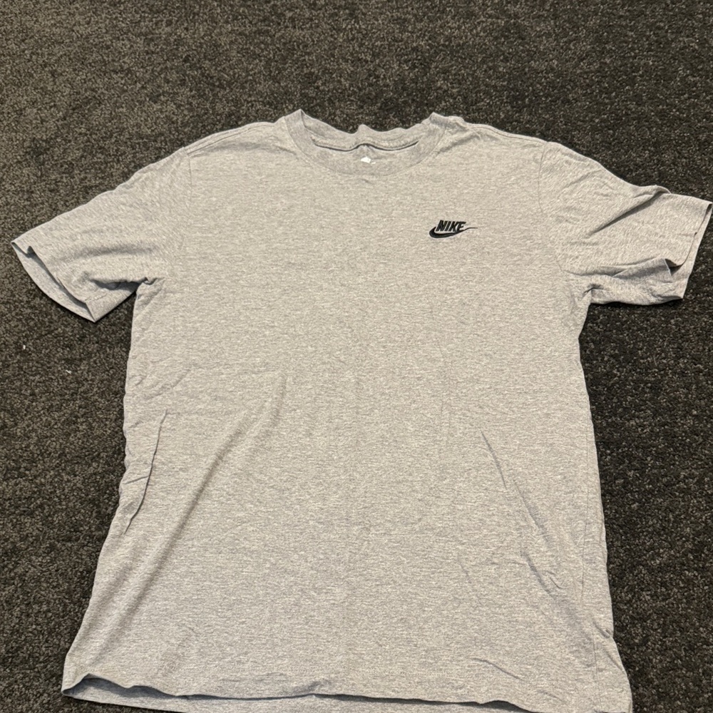 Nike Men's Heather Gray Short Sleeve Tee